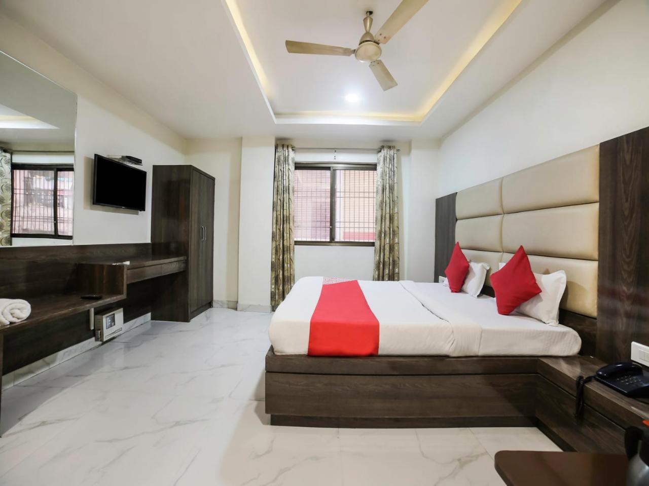 Oyo 10277 Hotel Delux Golden Ajmer Exterior foto
